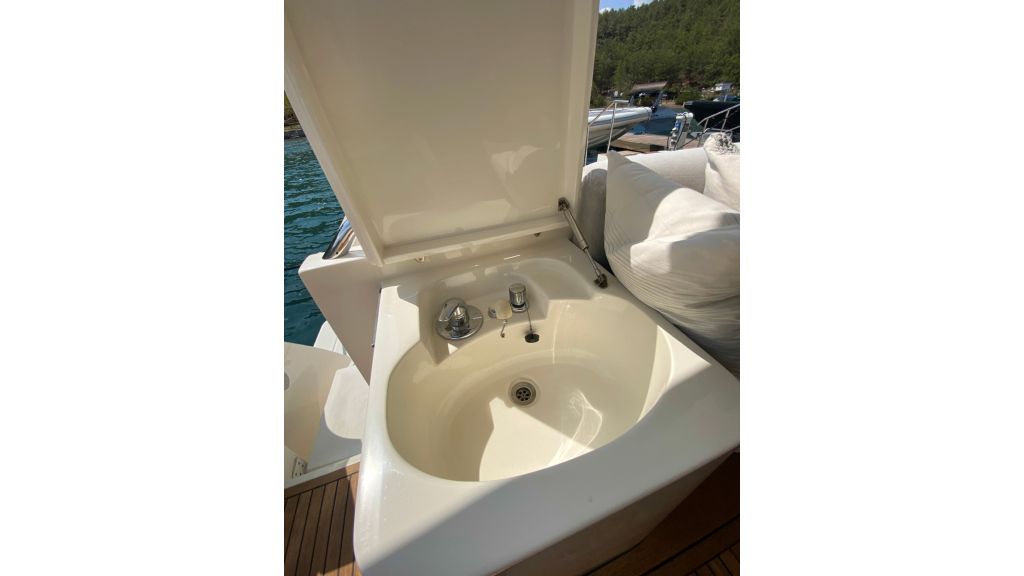 Ferretti 681 (11)