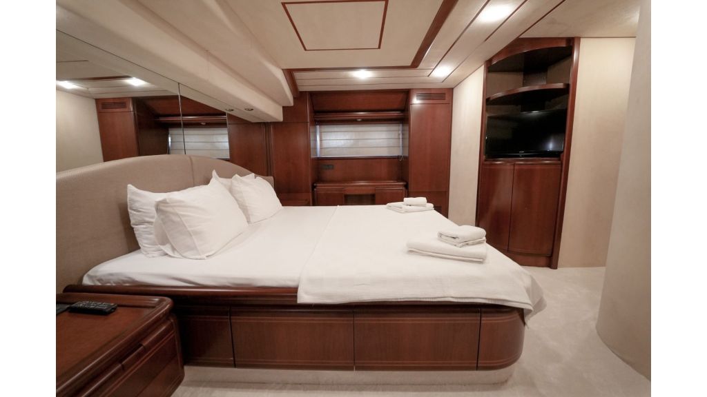 FERRETTI 80 (15)