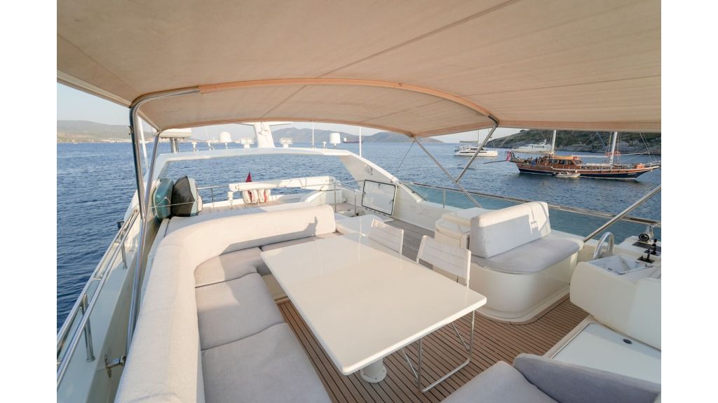 FERRETTI 80 (31)