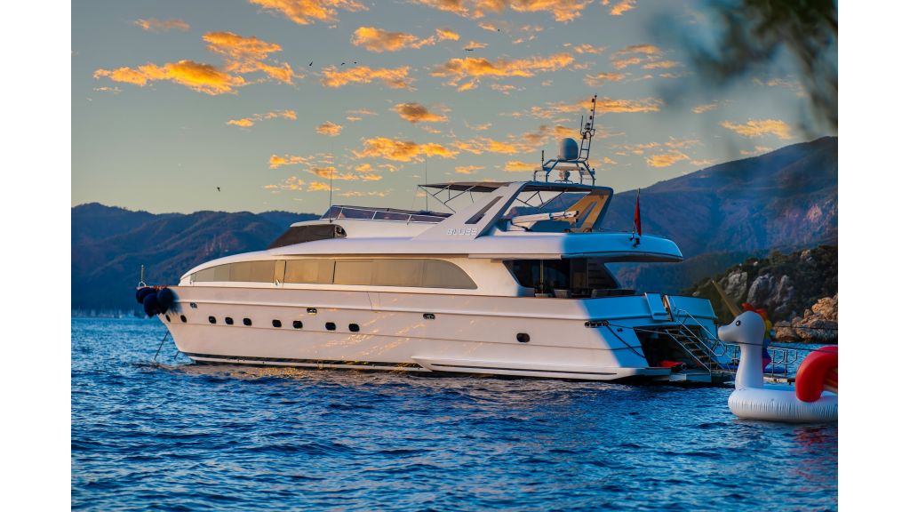 Blues Motor Yacht (01)