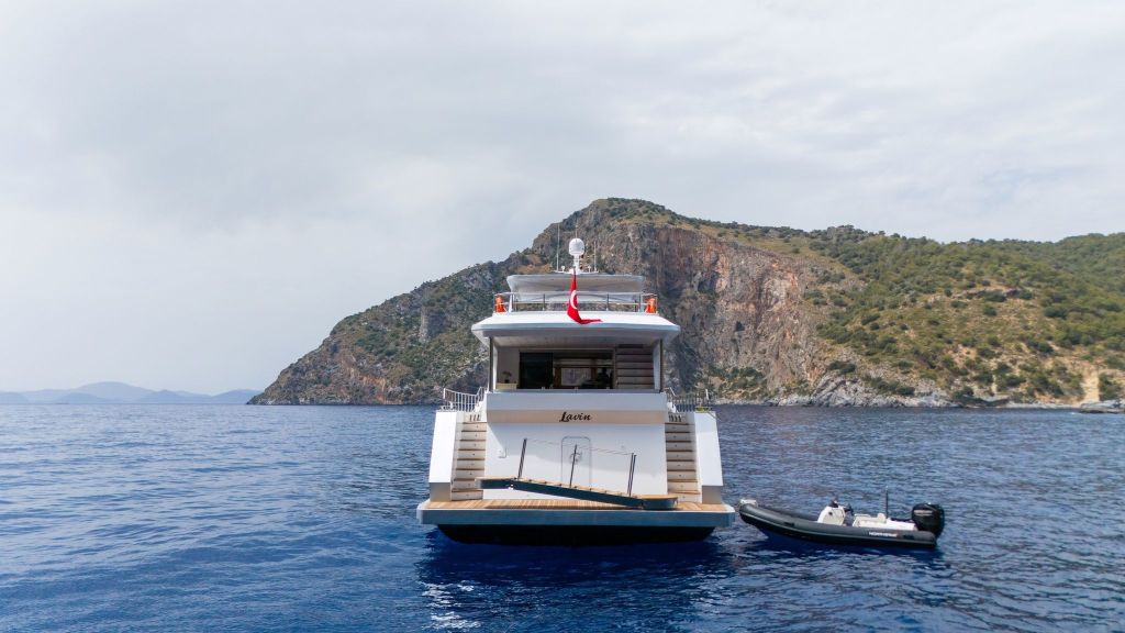 Lavin Motor Yacht (018)