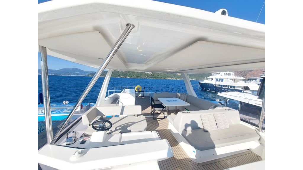 Leopard 53 Power Catamaran (06)