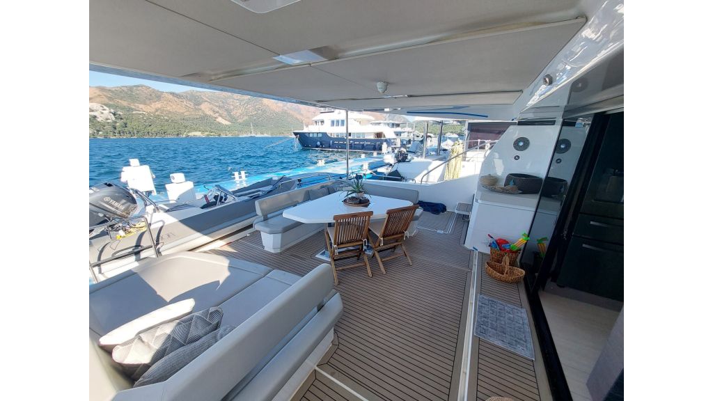 Leopard 53 Power Catamaran (09)