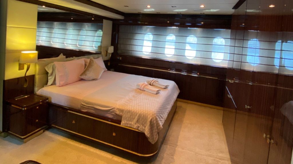 White Pearl Leopard 105 (009)