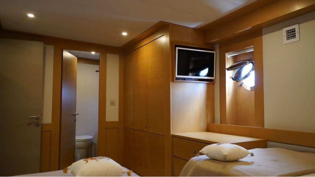 27m custom shipyard (528)