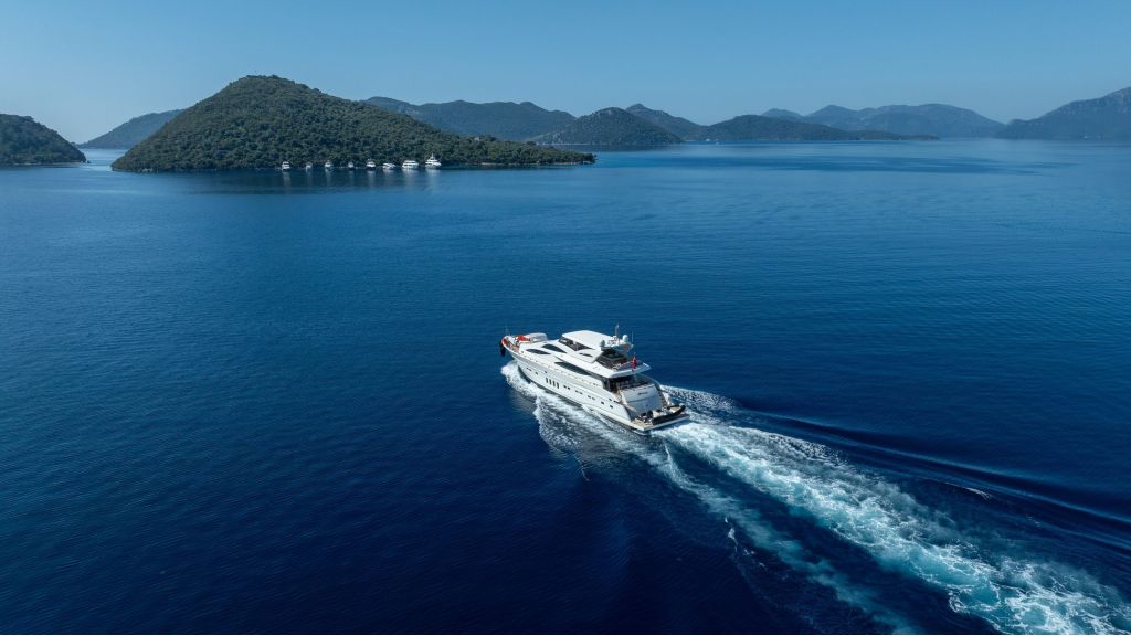 coral yacht (201)
