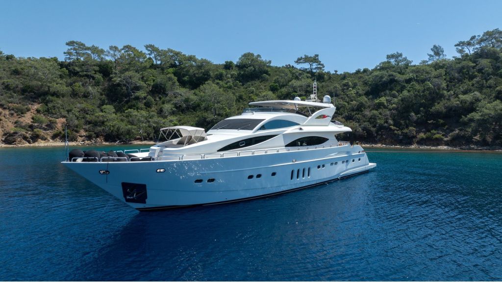 coral yacht (218)