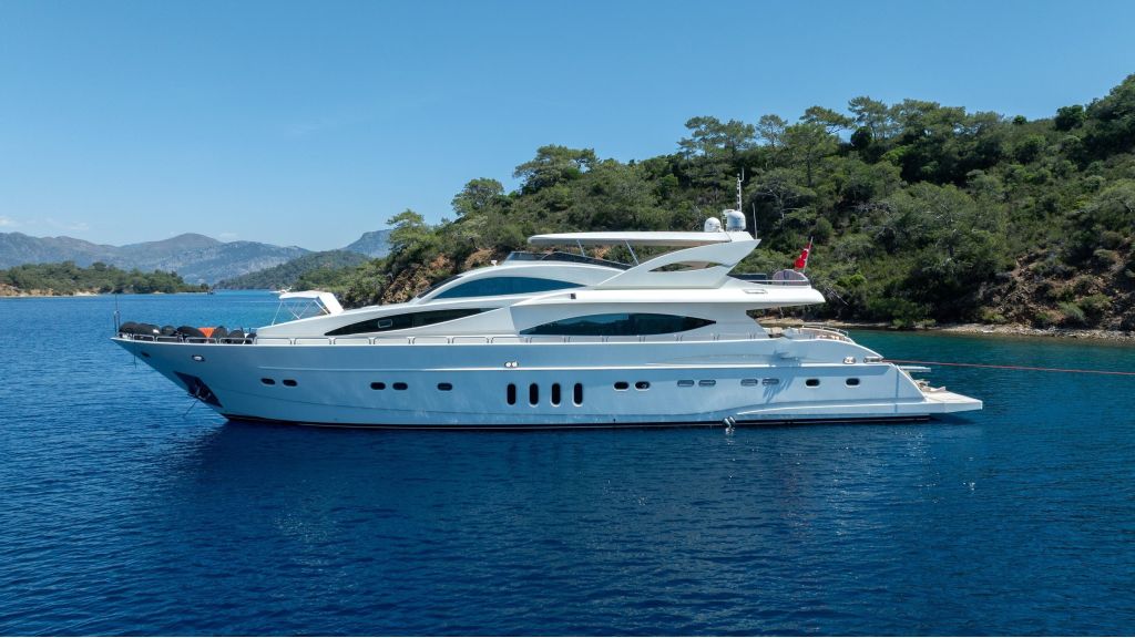 coral yacht (219)