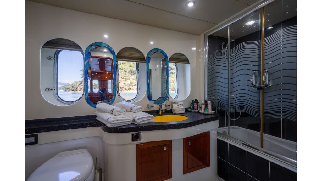 coral yacht (248)