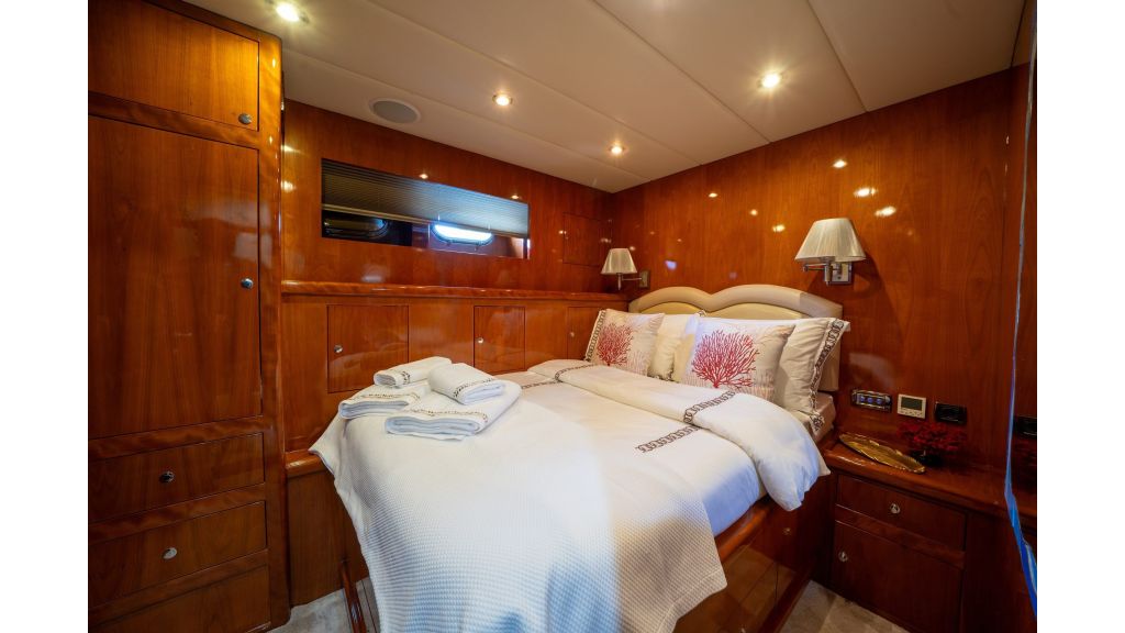 coral yacht (250)
