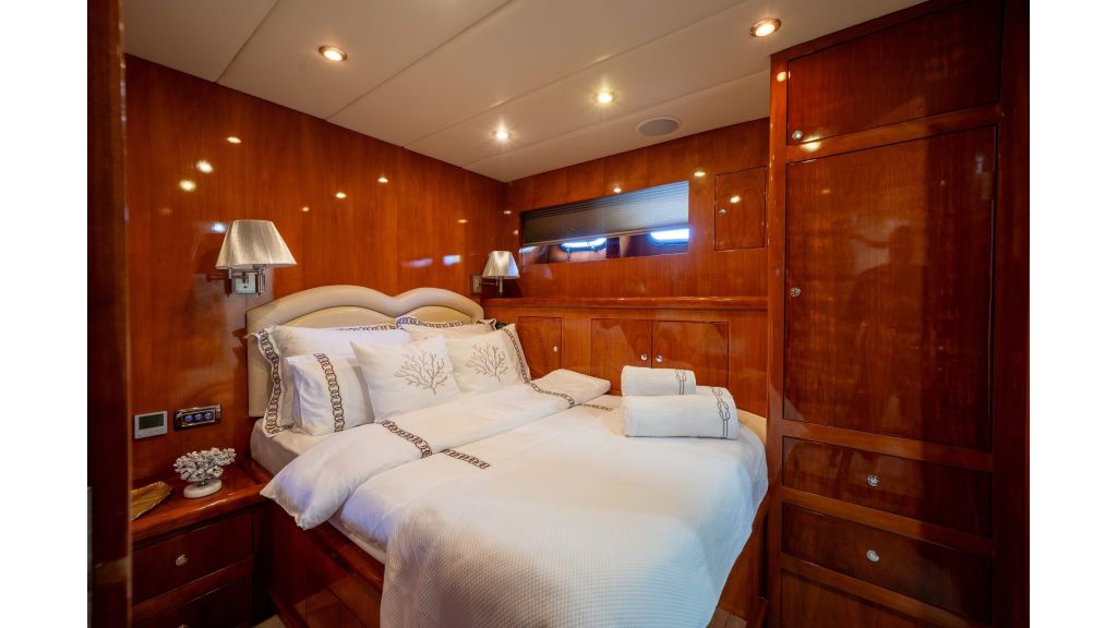 coral yacht (255)