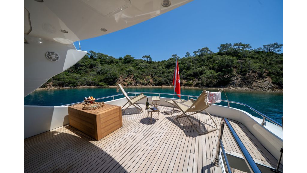 coral yacht (262)