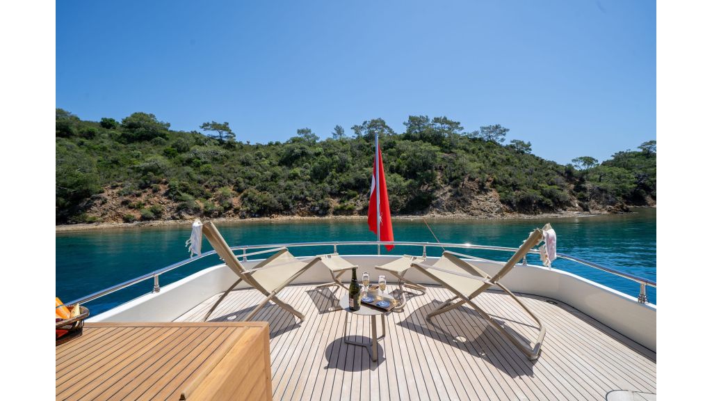 coral yacht (270)