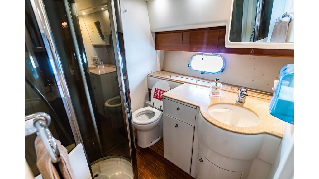 queen of angel motor yacht (528)