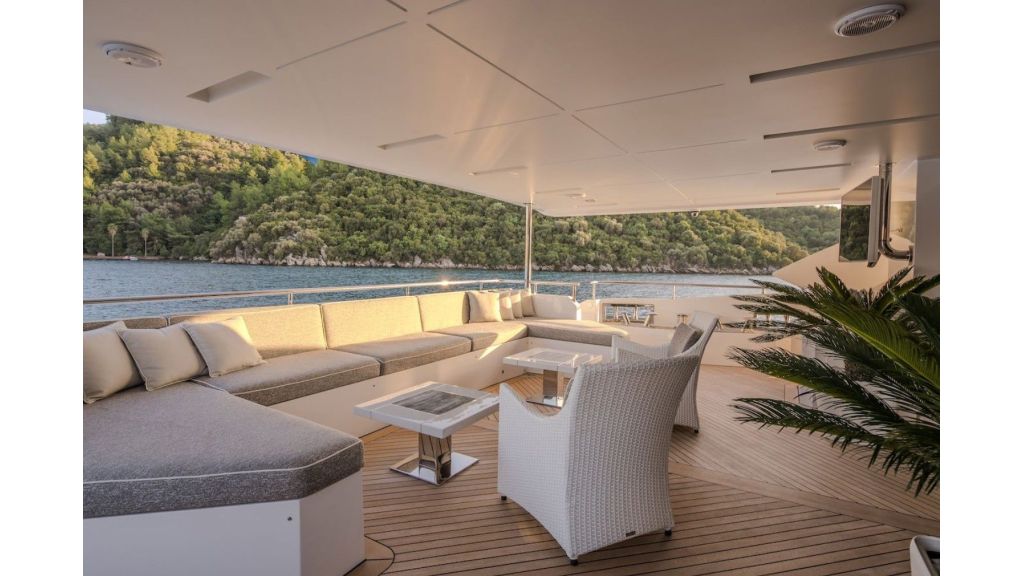 Charisma Motor Yacht (512)
