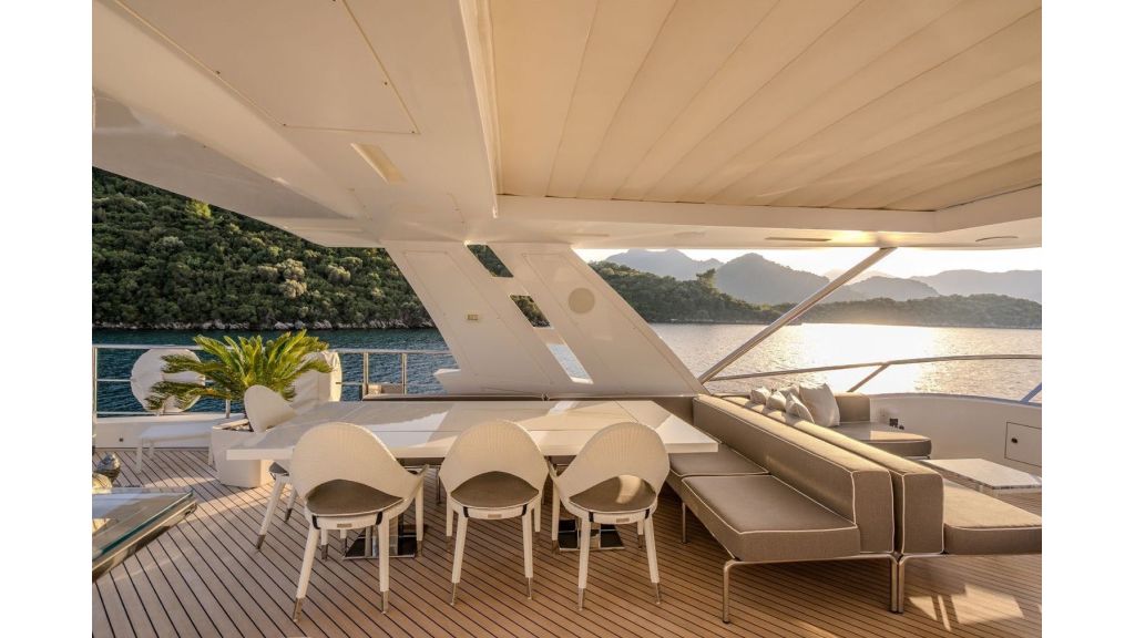 Charisma Motor Yacht (516)