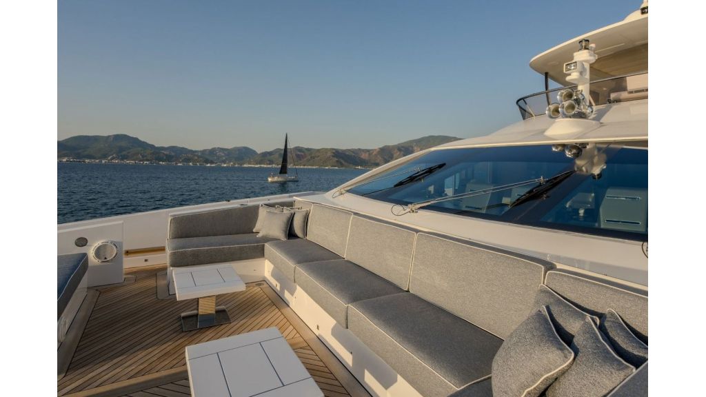 Charisma Motor Yacht (522)
