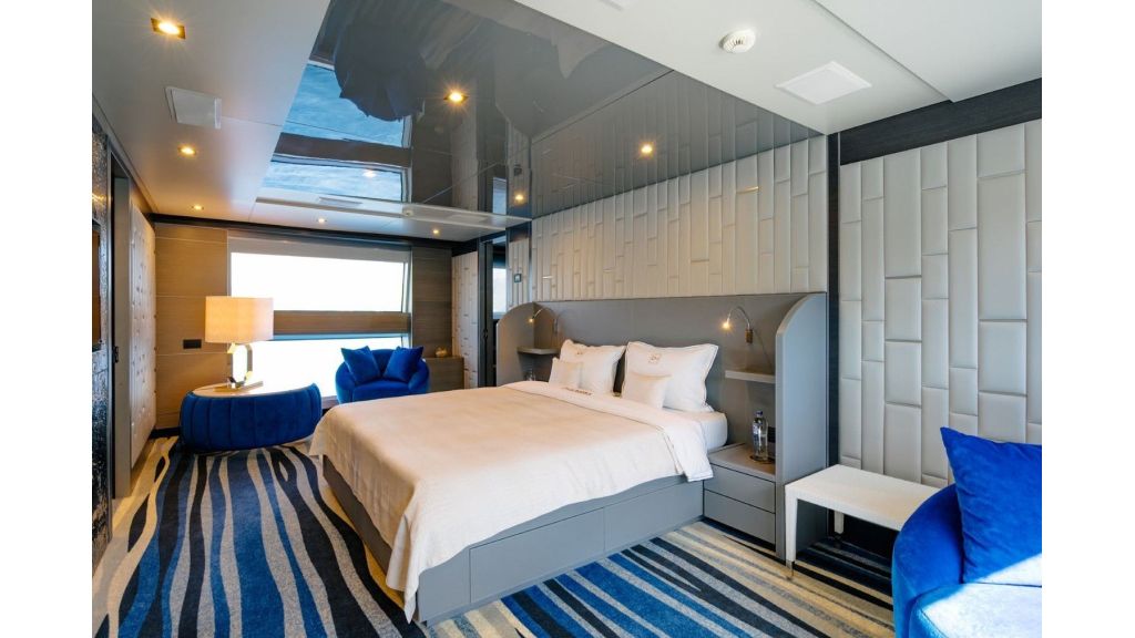 Charisma Motor Yacht (530)