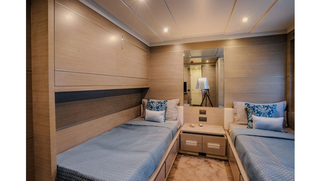 Charisma Motor Yacht (538)