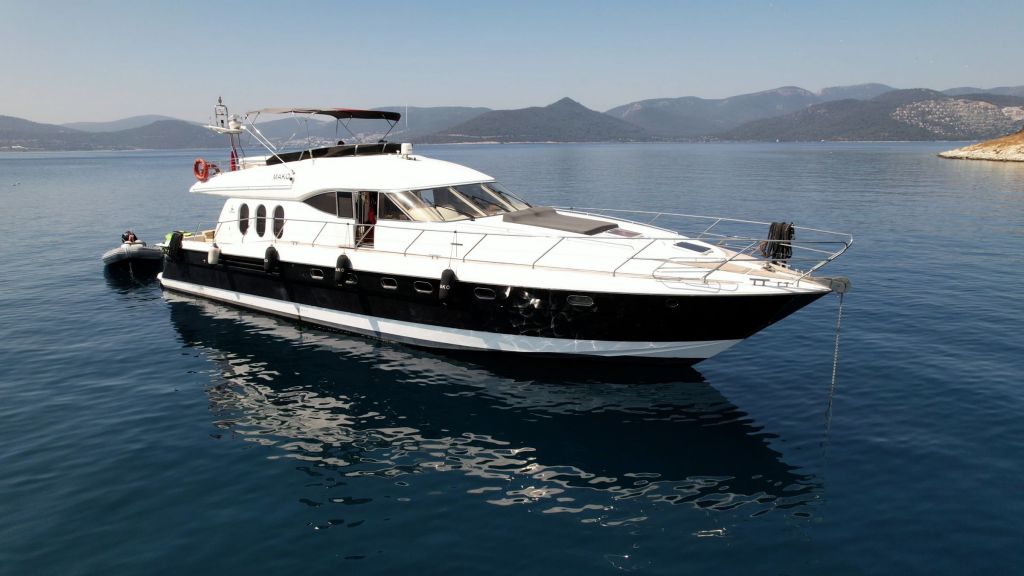 Mako Yacht (504)