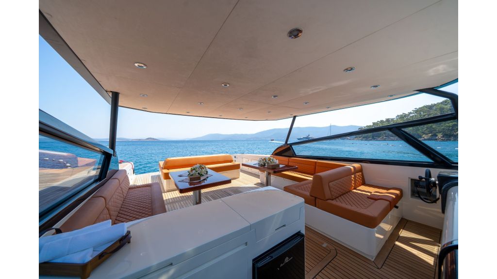 Phantom Motor Yacht (821)