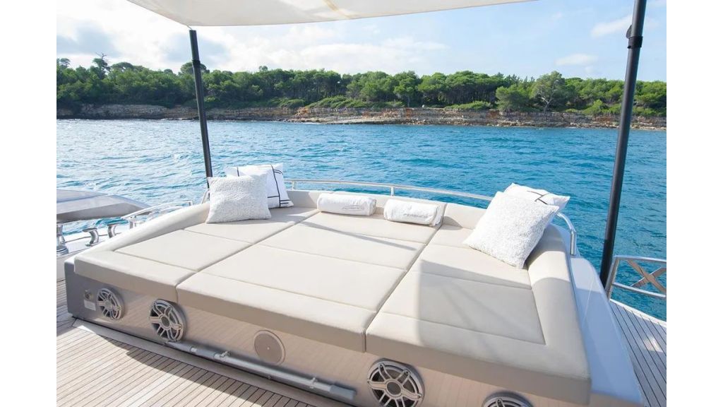 2021 Pershing 9X (413)