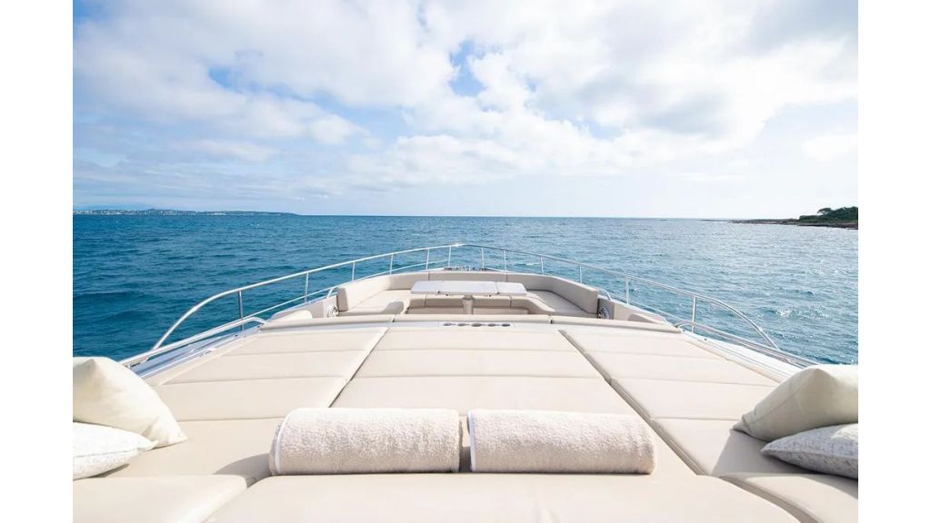 2021 Pershing 9X (420)