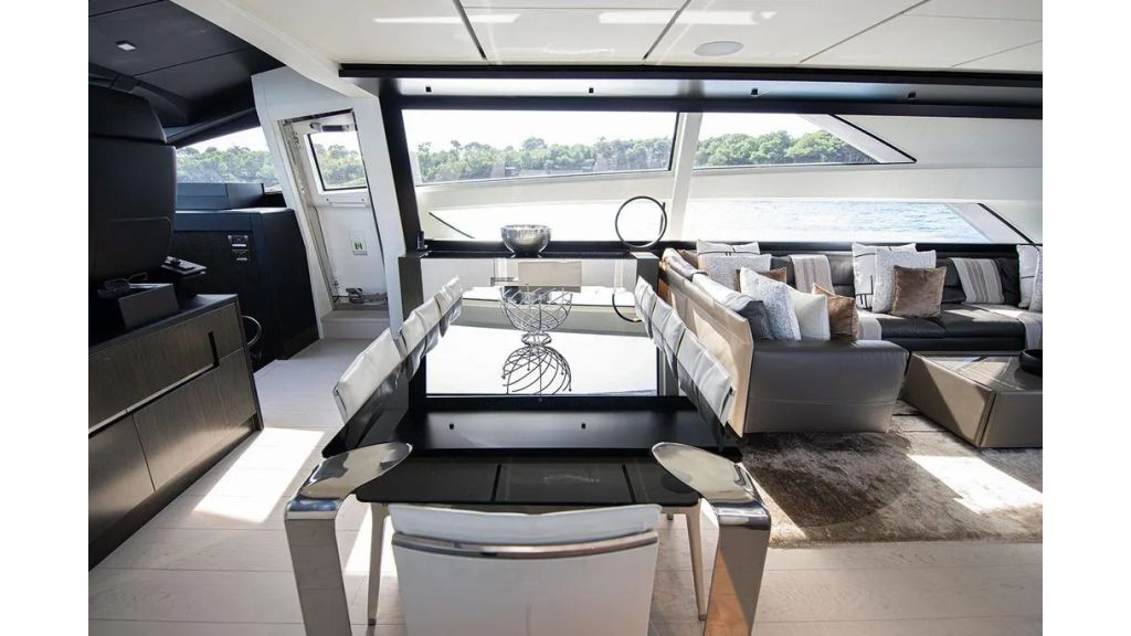 2021 Pershing 9X (428)