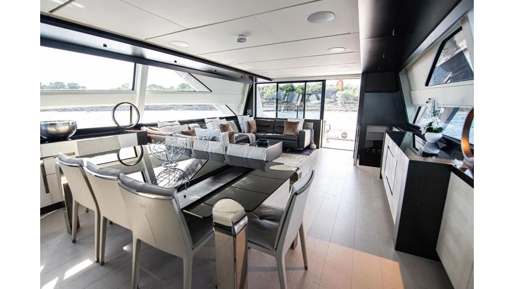 2021 Pershing 9X (429)