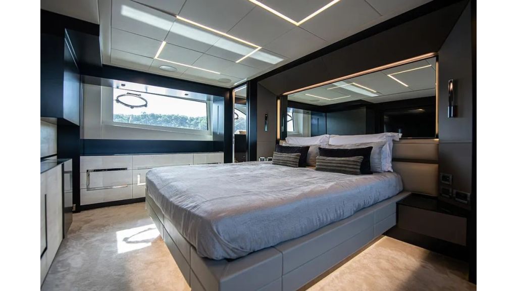 2021 Pershing 9X (433)