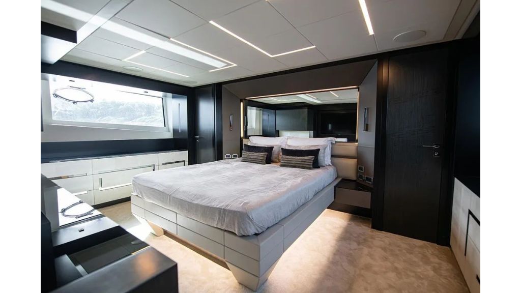 2021 Pershing 9X (435)