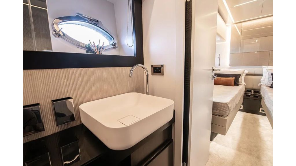 2021 Pershing 9X (440)