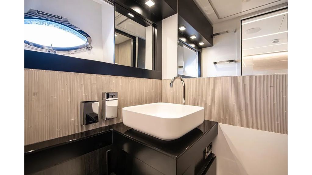 2021 Pershing 9X (443)