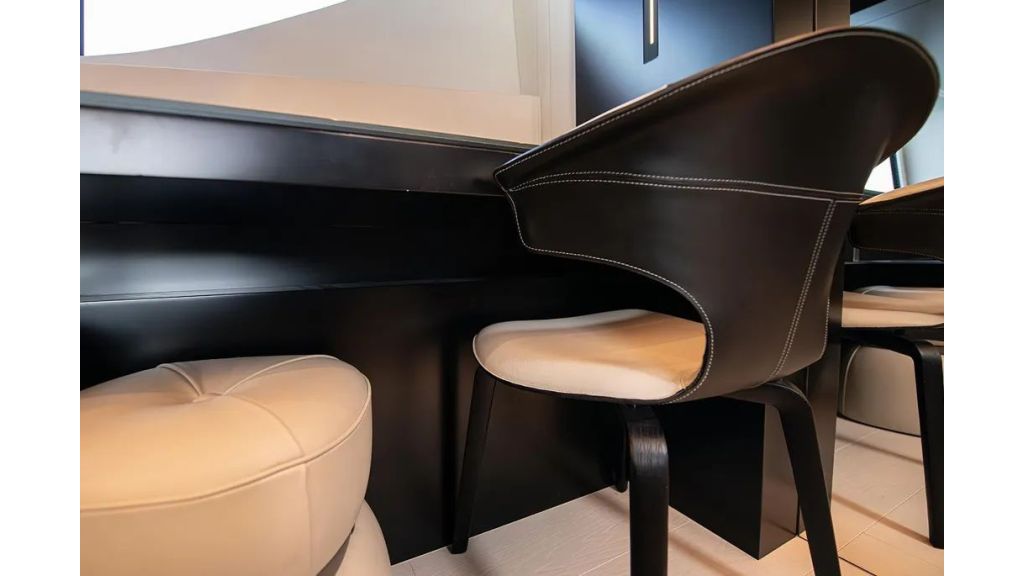 2021 Pershing 9X (449)