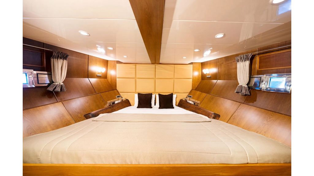 Arktos Motor Sailer (024)