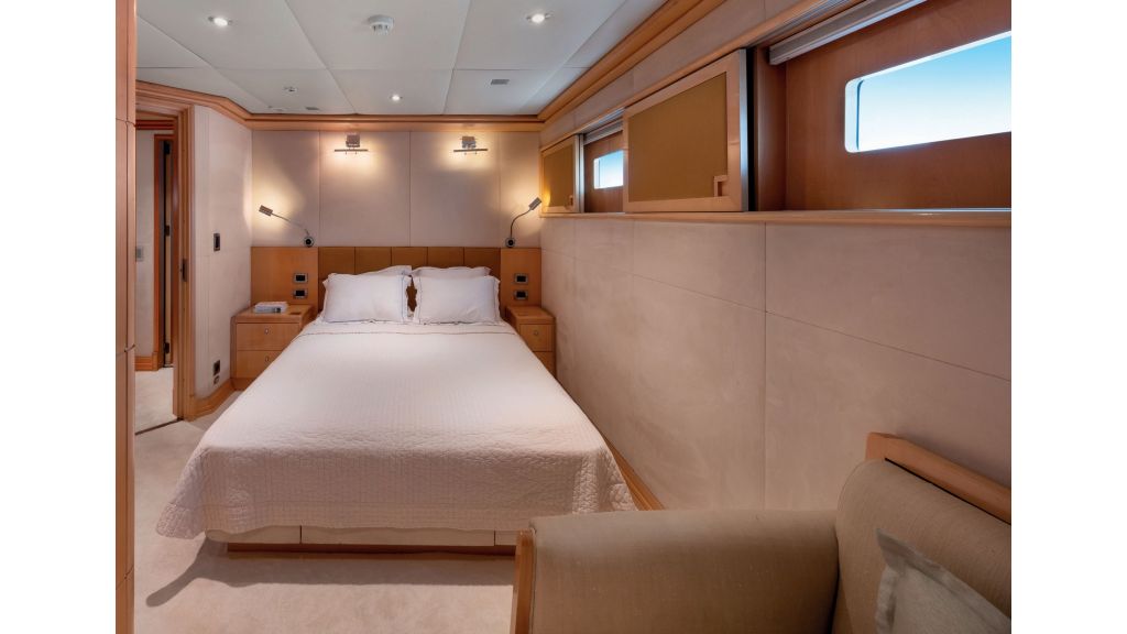 Happy Dolphin ii (525)