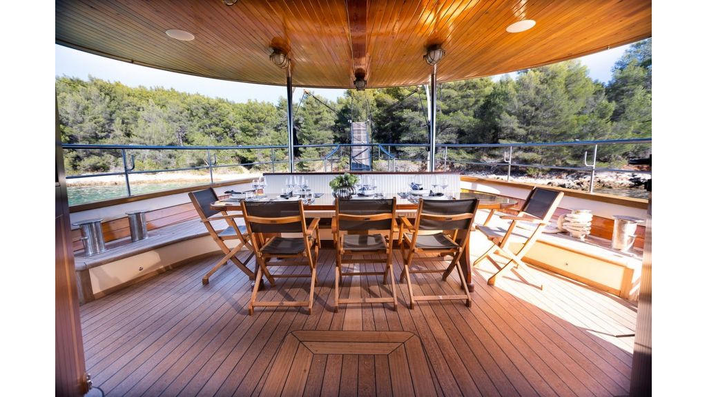 Classic Motor Yacht Gallant (014)