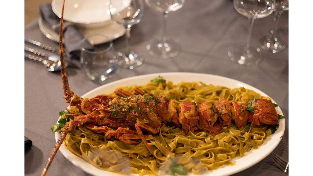 Classic Motor Yacht Gallant (018)