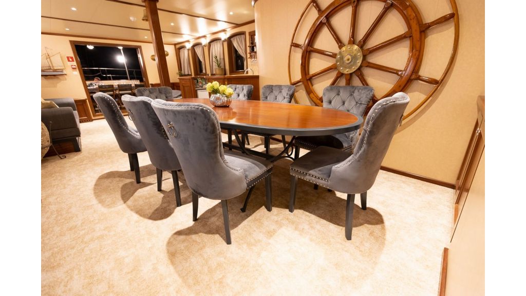 Classic Motor Yacht Gallant (020)