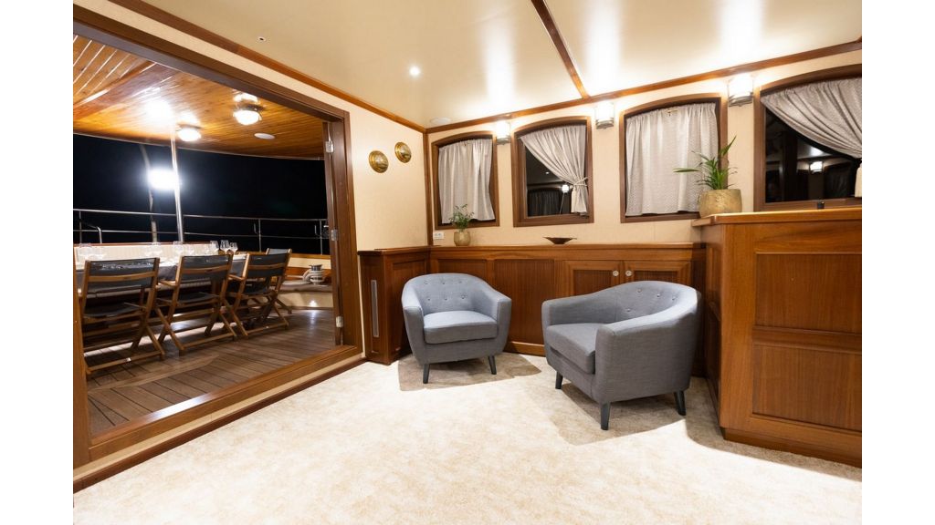 Classic Motor Yacht Gallant (022)