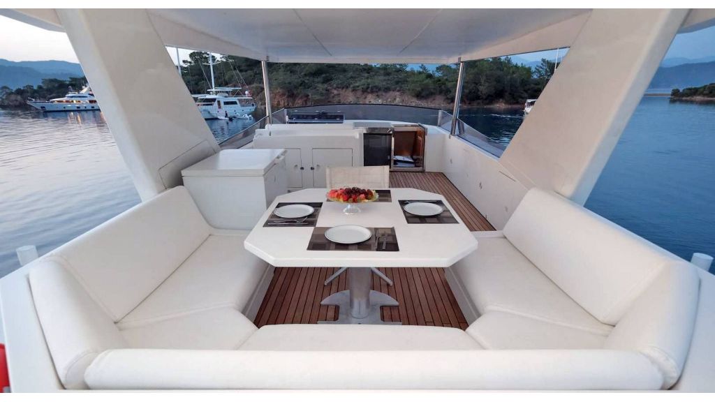 Motor Yacht Falcon 80 (016)