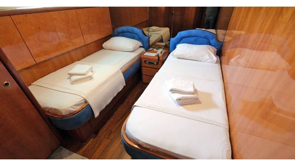 Motor Yacht Falcon 80 (017)