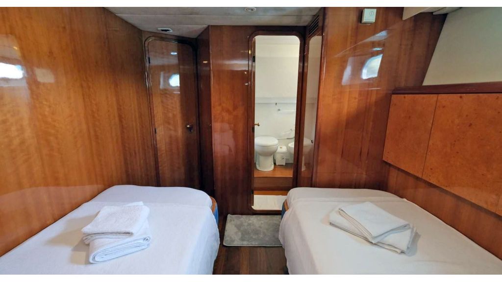 Motor Yacht Falcon 80 (021)