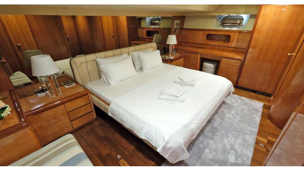 Motor Yacht Falcon 80 (029)