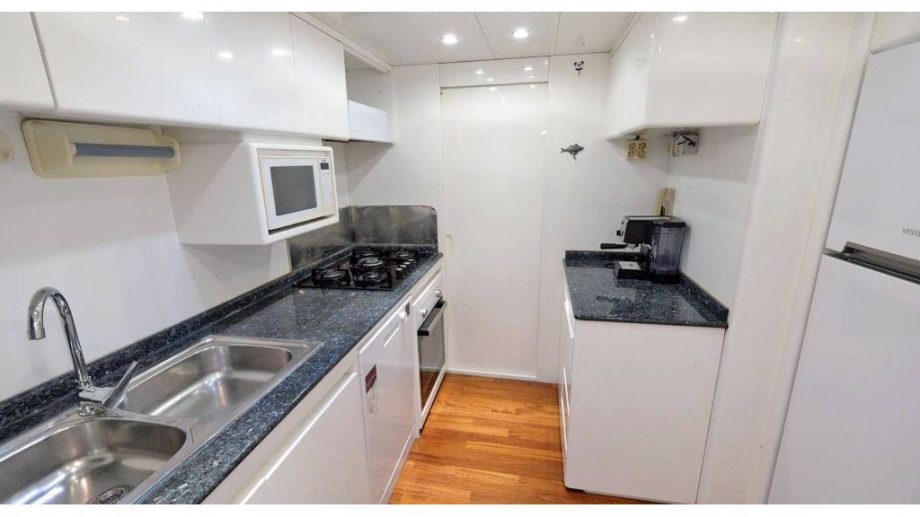 Motor Yacht Falcon 80 (035)