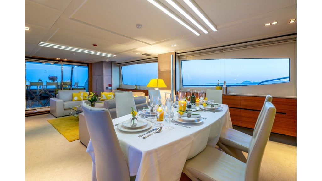 Quantum Motor Yacht (001)