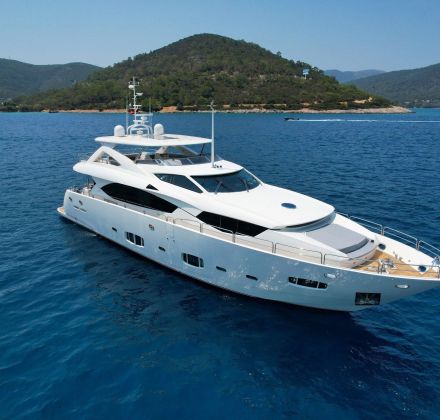 Sunseeker-98ft motor-yacht-