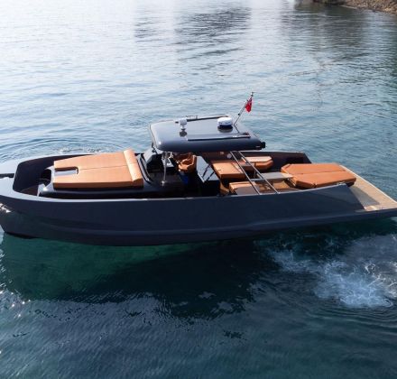 Bumblebee MotorYacht (001)