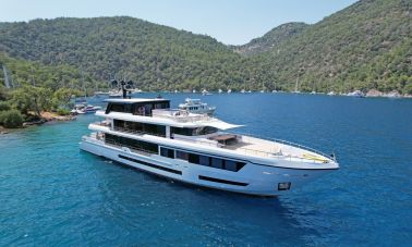 Adamaris Yacht