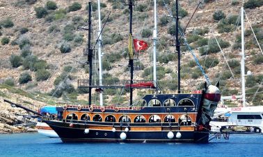 Daily Cruise Pirate Ship (1) - master